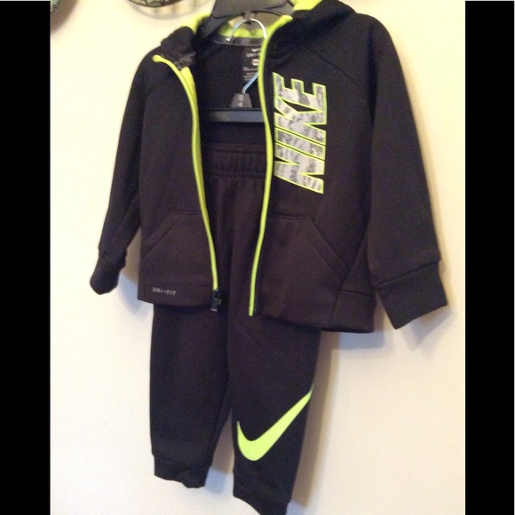 NIKE   DriFit   Toddler    Activewear  Outfit - Picture 4 of 8